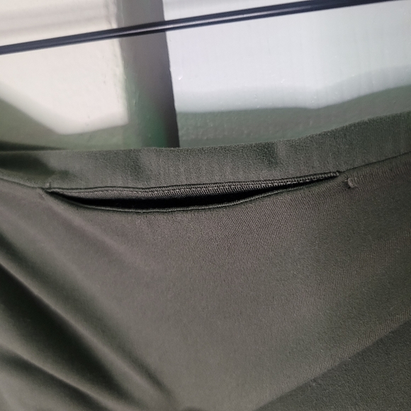 Lululemon Blissful Bend Super High-Rise Short 8" in Army Green Size 4 - Picture 10 of 11